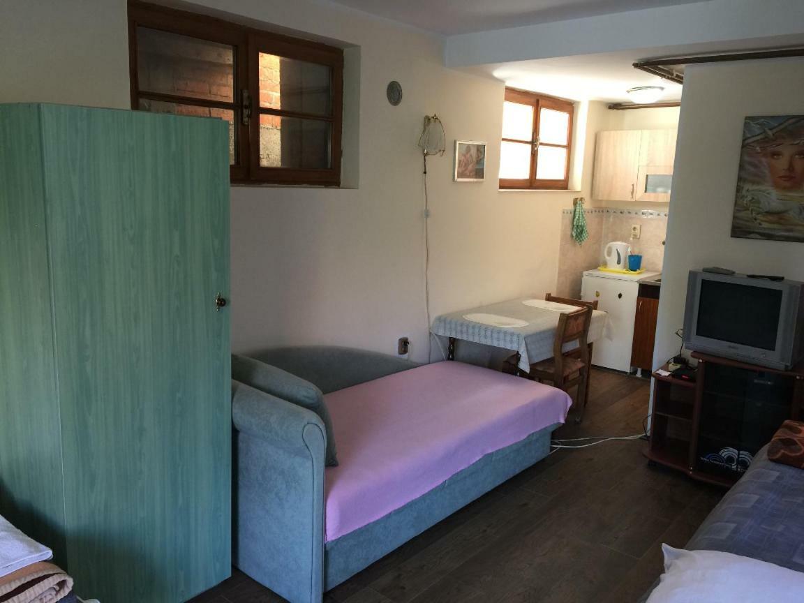 Ferienwohnung Mini Apartman Belgrad Exterior foto